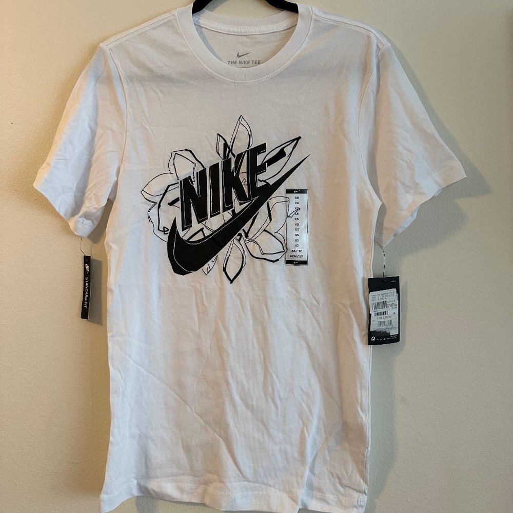 Nike Men's Sportswear Logo Floral T-Shirt
